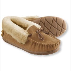 🌟 LLBean Sheepskin Moccasins 🌟